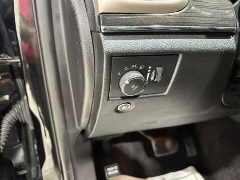 Used 2017 Jeep Grand Cherokee Overland image 11