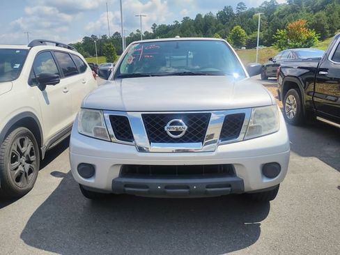 Used 2016 Nissan Frontier SV RWD image 2
