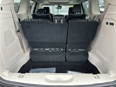 Used 2024 Chrysler Pacifica Limited w/ Uconnect Theater Family Group AWD/4WD image 8