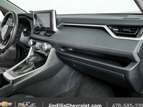 Used 2025 Toyota RAV4 XLE FWD image 21