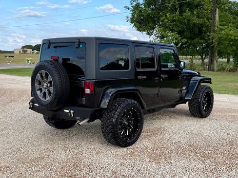 Used 2015 Jeep Wrangler Unlimited Sahara w/ Max Tow Package AWD/4WD image 7
