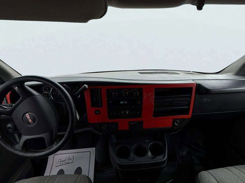 Used 2014 GMC Savana 1500 1500 image 9