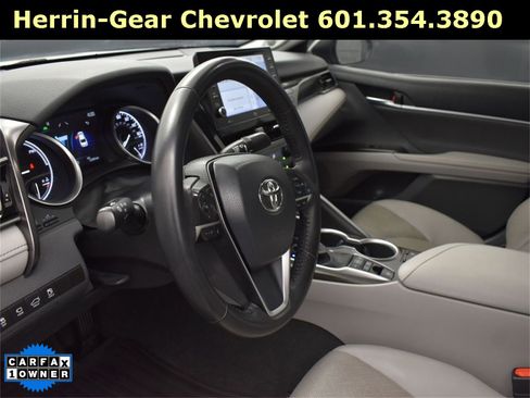 Used 2022 Toyota Camry XLE image 12