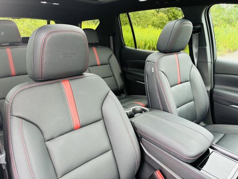 Used 2024 Chevrolet Traverse RS image 35