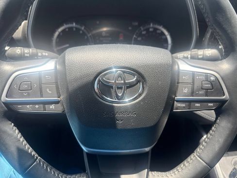 Used 2023 Toyota Highlander XLE FWD image 14