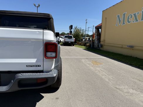 Used 2020 Jeep Gladiator Sport w/ Quick Order Package 24S image 32