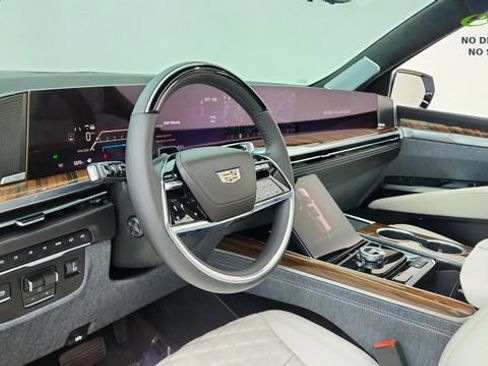 Used 2026 Cadillac Escalade Platinum Sport AWD/4WD image 18