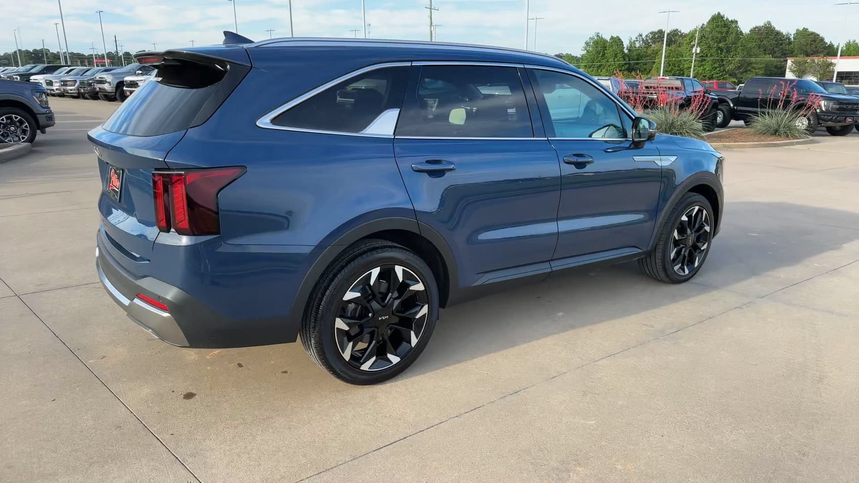 Used 2025 Kia Sorento EX w/ Panoramic Sunroof Package FWD image 9