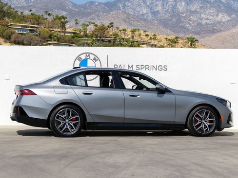 New 2027 BMW i5 eDrive40 w/ Executive Package RWD image 5