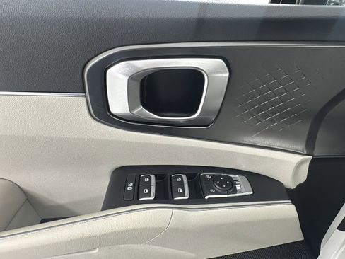 Used 2025 Kia Sorento EX image 21