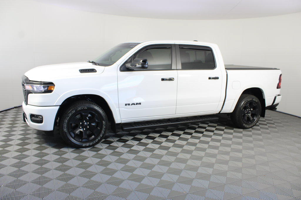 Used 2025 RAM 1500 Big Horn AWD/4WD image 3