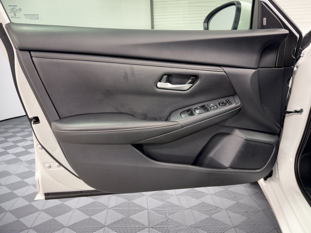 Used 2025 Nissan Sentra SV FWD image 14