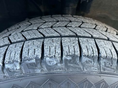 Used 2023 Ford Transit 350 XLT image 9