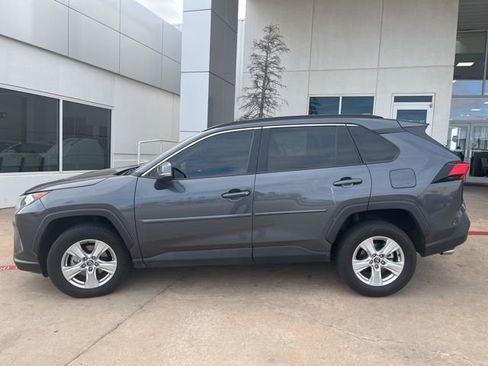 Used 2020 Toyota RAV4 XLE w/ Convenience Package image 2