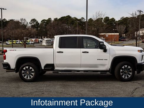 Used 2023 Chevrolet Silverado 2500 Custom w/ Custom Value Package image 9