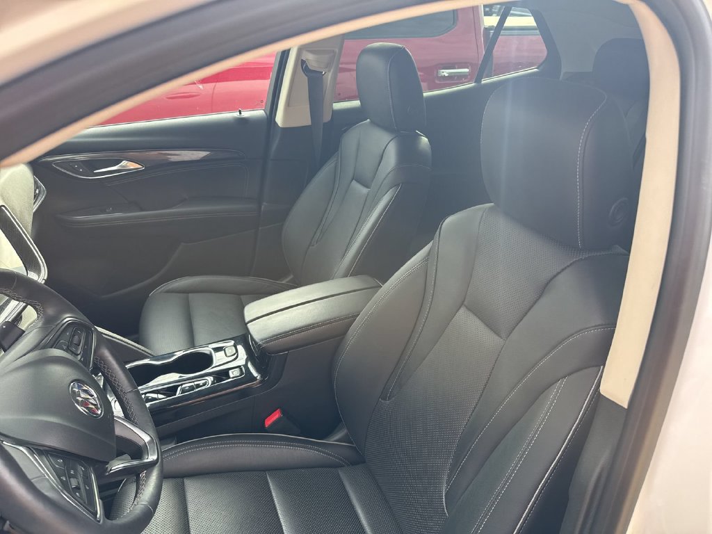 Used 2021 Buick Envision Essence w/ Sport Touring Package FWD image 9