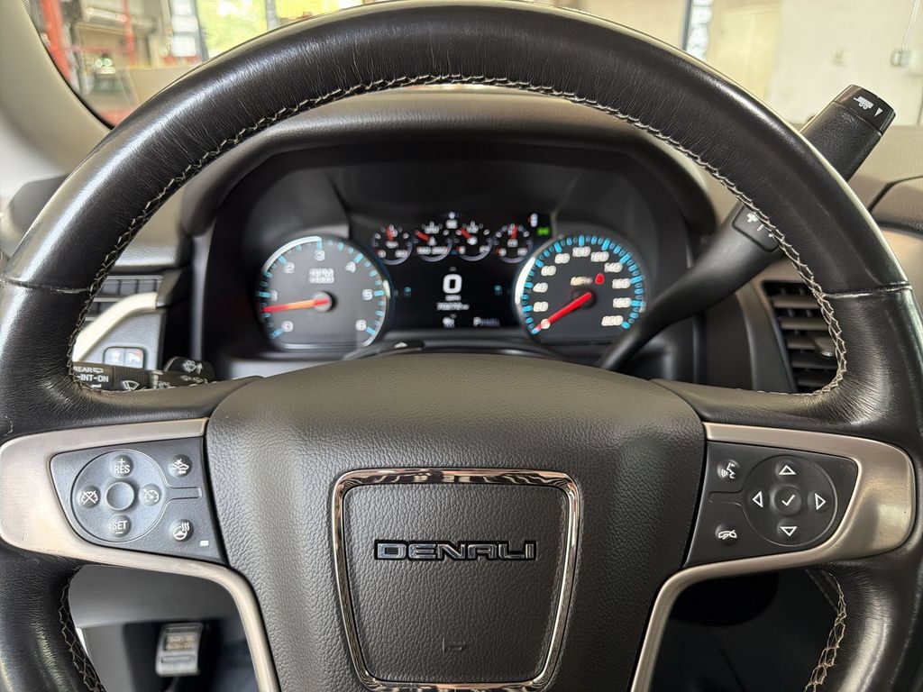 Certified 2020 GMC Yukon Denali w/ Denali Ultimate Package AWD/4WD image 12