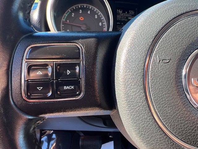 Used 2012 Jeep Grand Cherokee Laredo w/ Laredo E Group AWD/4WD image 24
