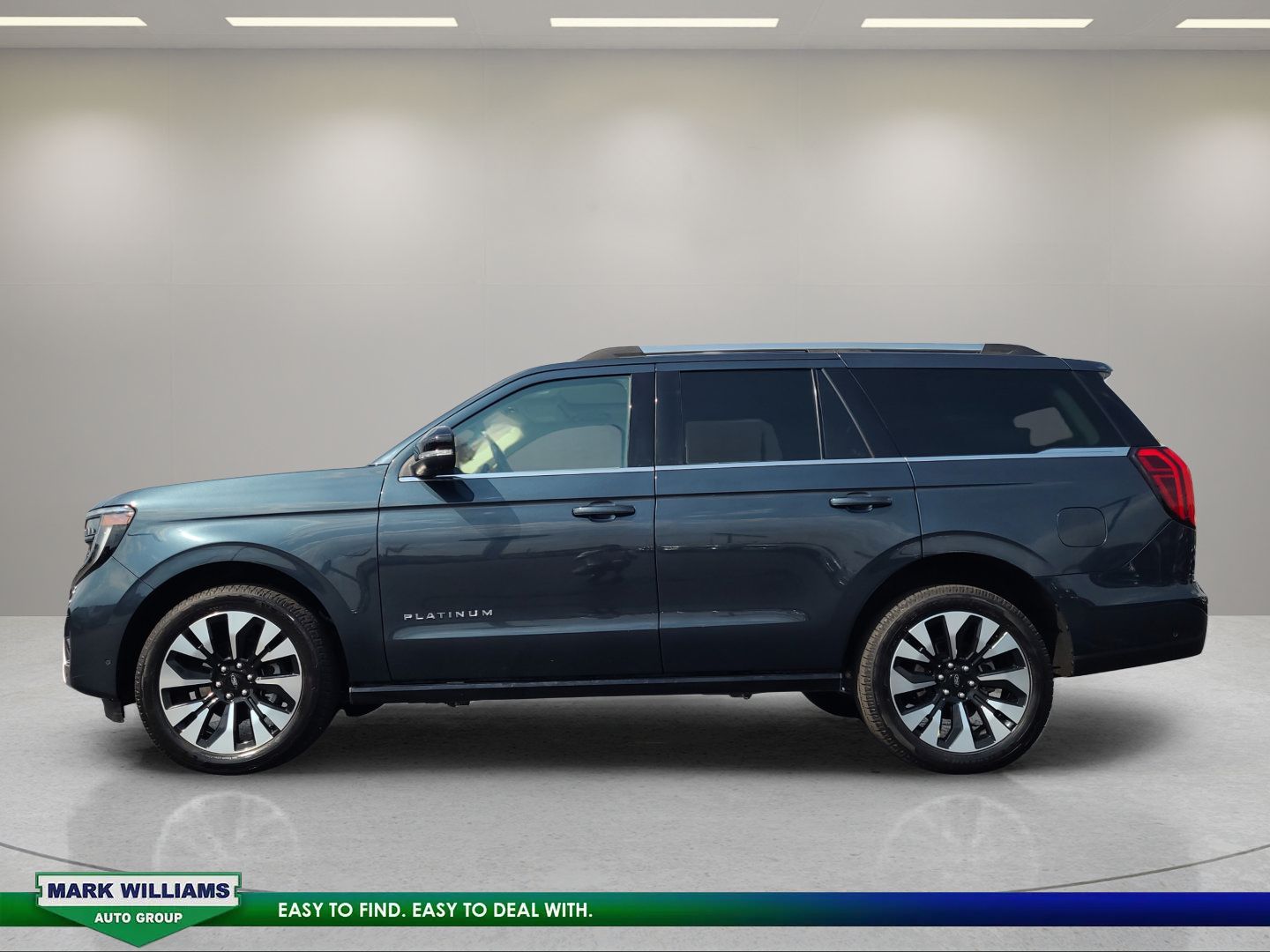 Used 2025 Ford Expedition Platinum w/ Driver's Package AWD/4WD image 7