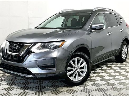 Used 2019 Nissan Rogue SV image 2