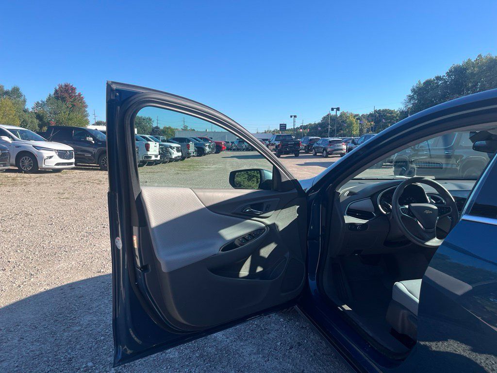 Used 2024 Chevrolet Malibu LS FWD image 13
