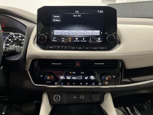 Used 2023 Nissan Rogue SL w/ SL Premium Package image 9