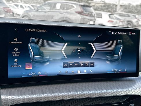 New 2025 BMW 330i Sedan w/ M Sport Package image 15