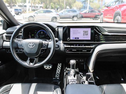 Used 2025 Toyota Camry SE FWD image 14