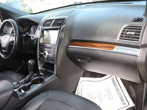 Used 2018 Ford Explorer Limited w/ Equipment Group 301A AWD/4WD image 38