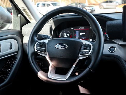 Used 2025 Ford Explorer Active w/ Active Comfort Package AWD/4WD image 18