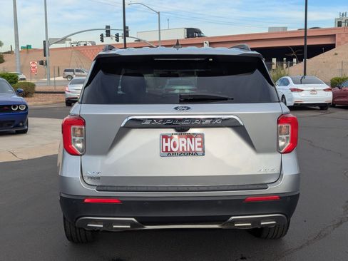 Used 2022 Ford Explorer XLT w/ Equipment Group 202A image 5