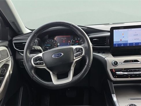 Used 2022 Ford Explorer XLT w/ Equipment Group 202A image 17