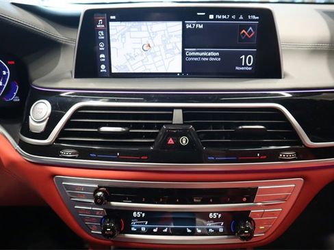 Certified 2022 BMW ALPINA B7 xDrive w/ Luxury Rear Seating Package image 30