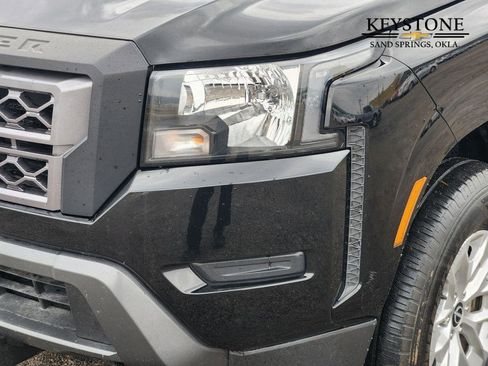 Used 2024 Nissan Frontier SV image 10