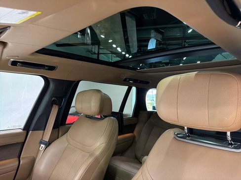 Used 2024 Land Rover Range Rover Long Wheelbase Autobiography image 20