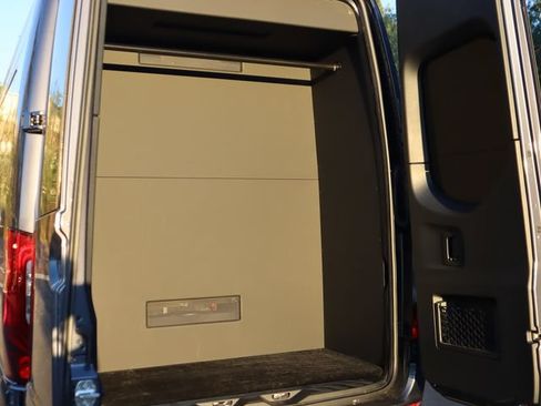 Used 2021 Mercedes-Benz Sprinter 3500 image 47