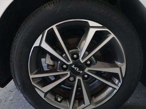 Used 2024 Kia Forte LXS w/ LXS Technology Package FWD image 33