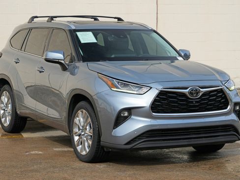 Used 2020 Toyota Highlander Limited FWD image 55