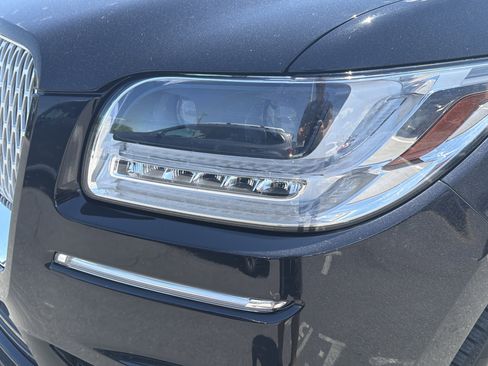 Used 2019 Lincoln Navigator Reserve AWD/4WD image 10