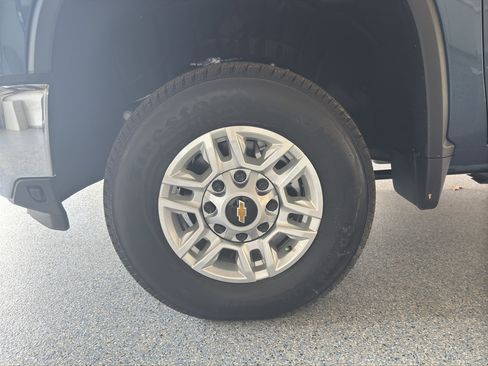 Used 2025 Chevrolet Silverado 2500 LT w/ Safety Package AWD/4WD image 30