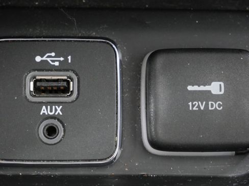 Used 2021 Jeep Cherokee Limited image 22