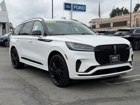 Used 2025 Lincoln Aviator Reserve w/ Equipment Group 201A image 3