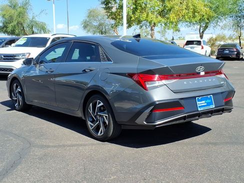Certified 2025 Hyundai Elantra Limited FWD image 3