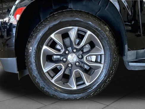 Used 2021 Chevrolet Suburban LT w/ Luxury Package RWD image 10
