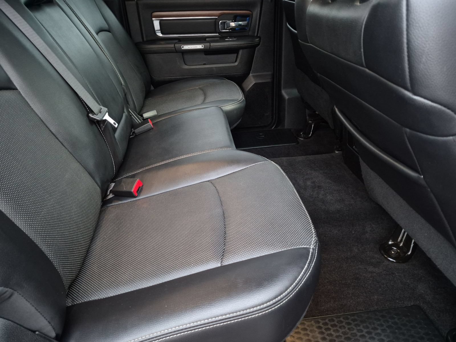 Used 2017 RAM 1500 Laramie w/ Convenience Group AWD/4WD image 32