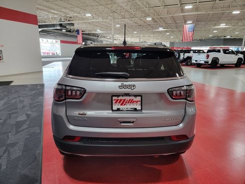 Used 2023 Jeep Compass Limited image 5