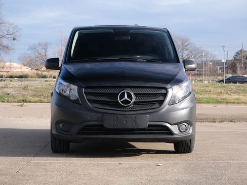 Used 2019 Mercedes-Benz Metris Passenger image 3