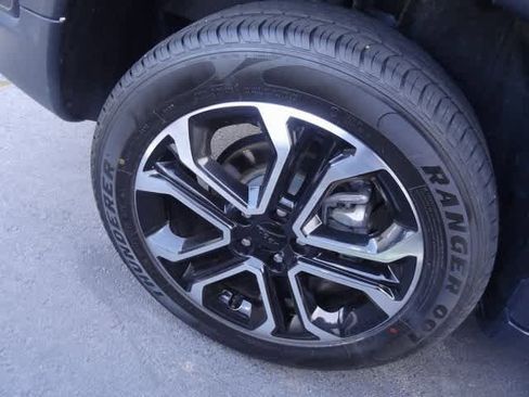 Used 2023 Jeep Compass Limited image 11