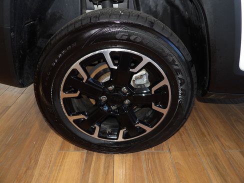 Used 2023 Jeep Renegade Trailhawk AWD/4WD image 5