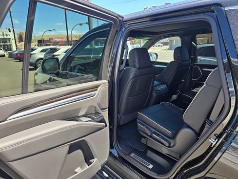 New 2026 Cadillac Escalade Luxury w/ Touring Package AWD/4WD image 16